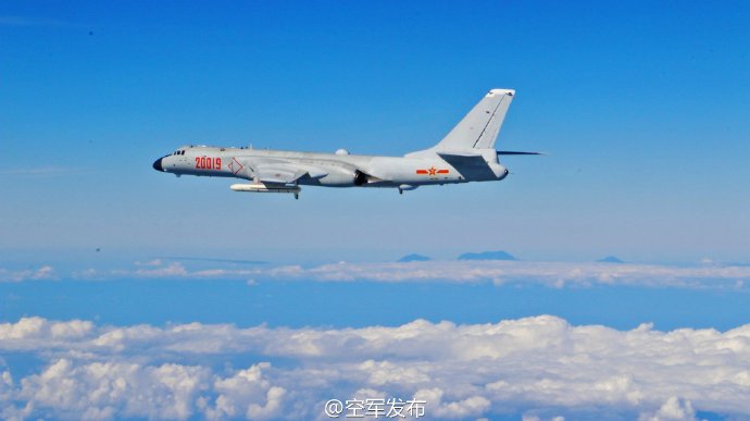 中国空军绕飞，展示空中力量的壮丽画卷，中国空军绕飞，空中力量的壮丽展示