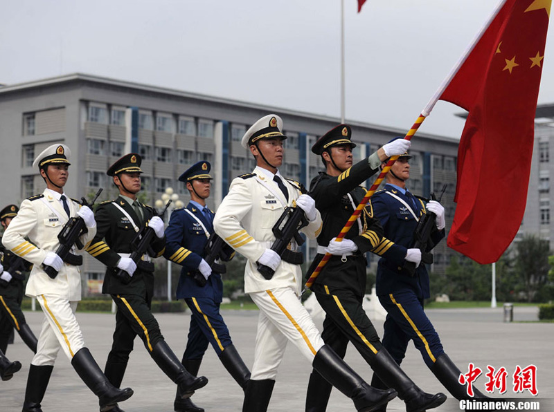 仪仗队兵图片，展现风采与荣耀的瞬间，仪仗队风采瞬间，荣耀时刻与兵士风采图片展示