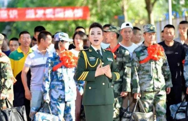 高校新生入伍新政策，机遇与挑战并存，高校新生入伍新政策，机遇与挑战的并存