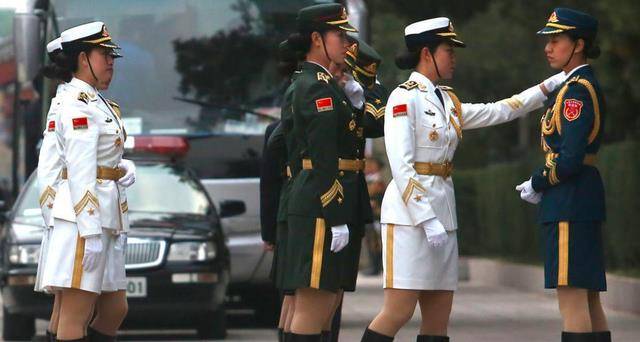 中国人民解放军仪仗队女兵，外国人的视角，中国人民解放军仪仗队女兵，外国人的观察视角