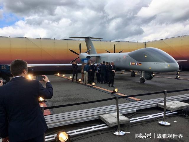 全球鹰无人机重量揭秘，多少吨？，全球鹰无人机重量揭秘，究竟重多少吨？