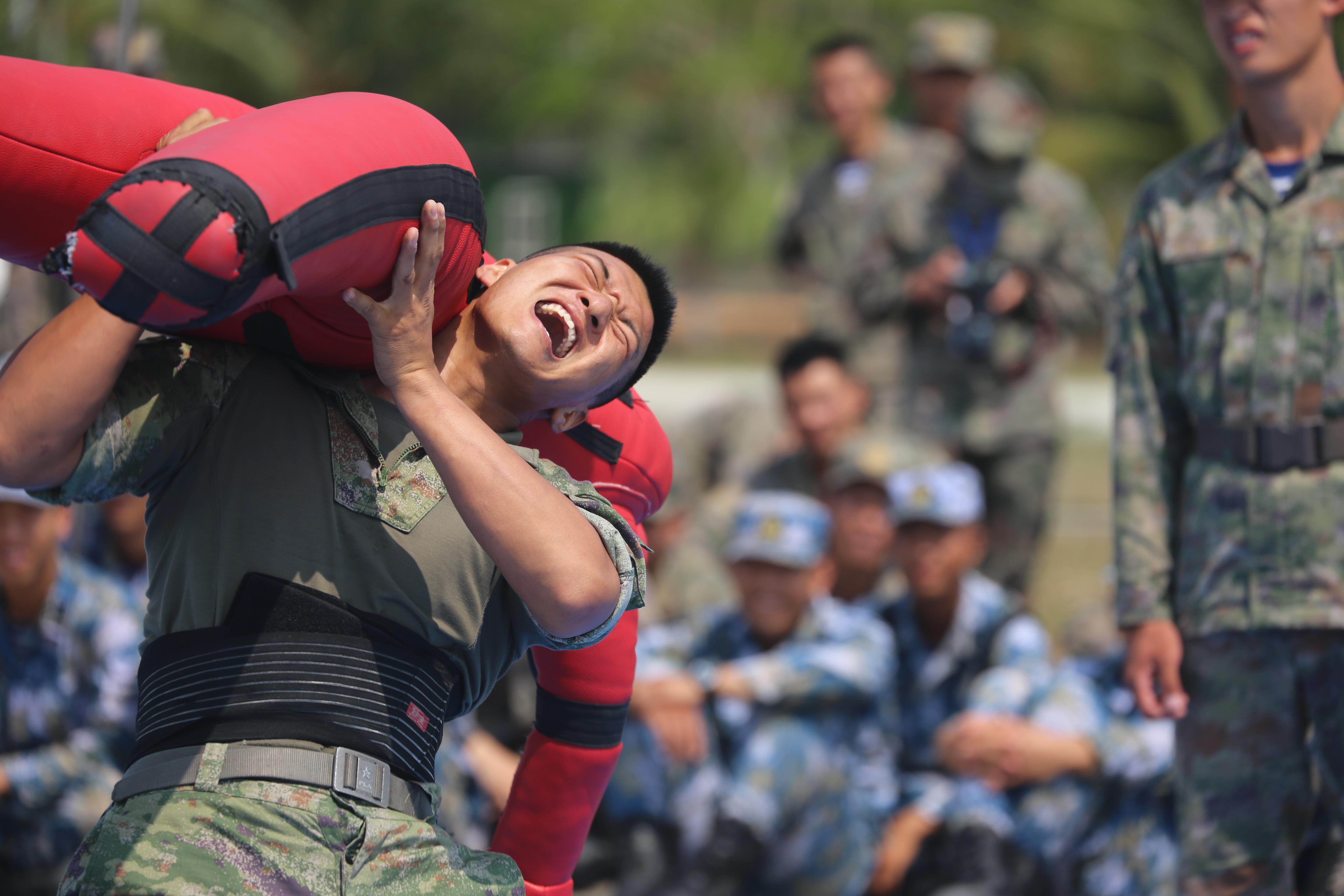 蛟龙突击队水下推进，探索深海之秘的先锋力量，蛟龙突击队，深海探索先锋，揭秘水下神秘力量