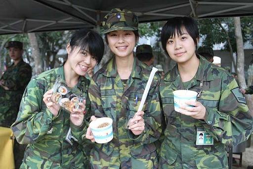 中国女兵宿舍图片大全，展现新时代巾帼英雄的风采，中国女兵宿舍图片展现新时代巾帼英雄风采