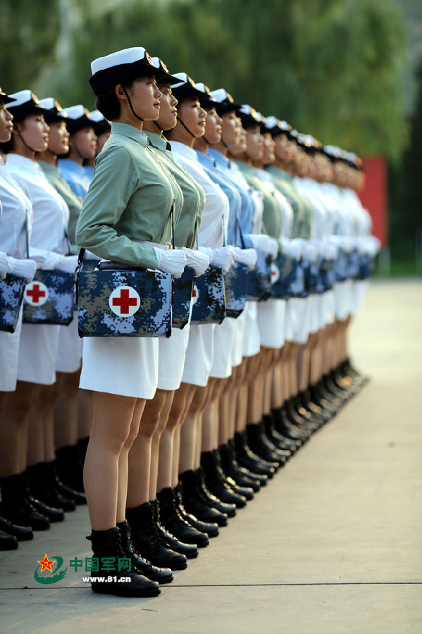 中国女兵的青春与担当，荣耀与力量的展现，中国女兵，青春担当与荣耀力量的展现