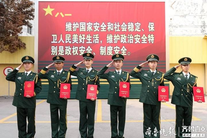 武警部队士官礼服图片，展现荣耀与威严的象征，武警士官礼服风采，荣耀与威严的象征图片展示