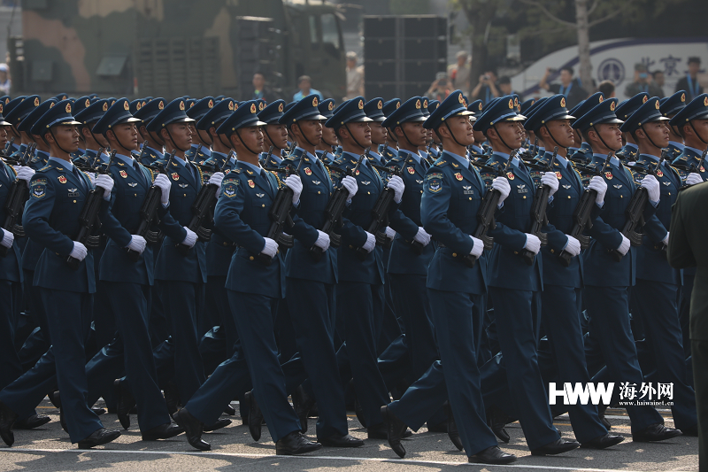 国庆阅兵方队将穿新式军服受阅，展现新时代风采与力量，国庆阅兵方队身着新式军服展现新时代风采与力量