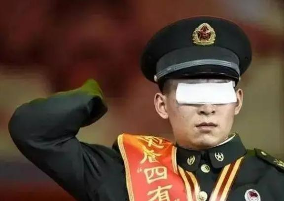 杜富国在部队中的待遇，荣誉与责任的体现，杜富国在部队，待遇、荣誉与责任的彰显
