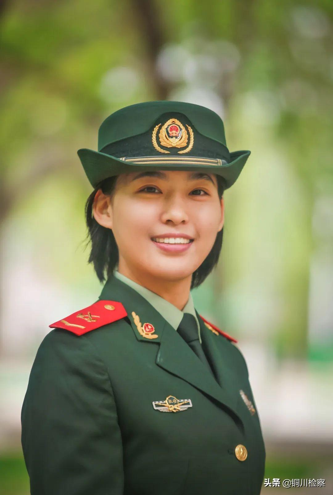 中国女兵的图片大全，展现飒爽英姿的巾帼英雄，中国女兵飒爽英姿图片大全，巾帼英雄的风采
