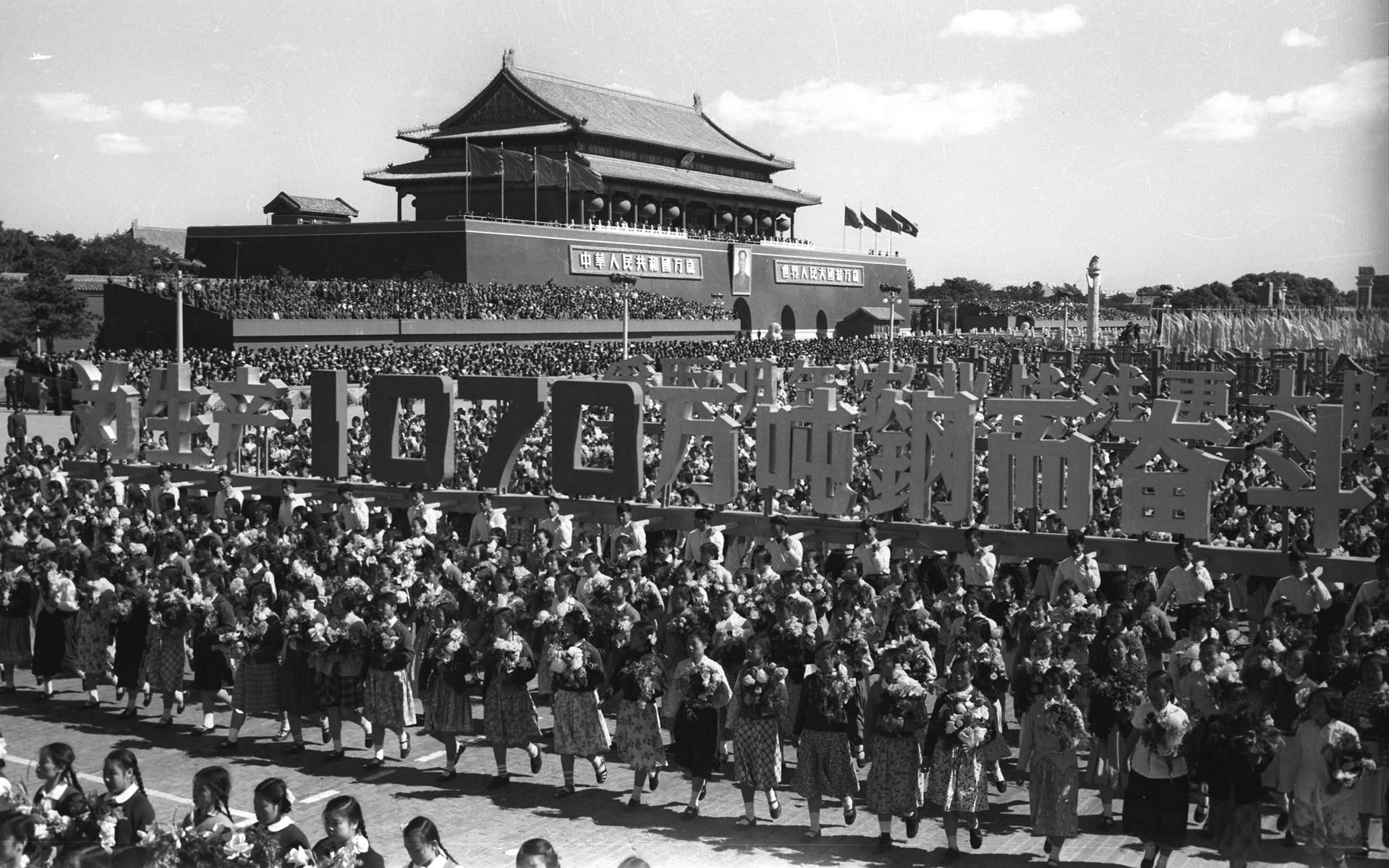 阅兵方阵里的风采与力量展现，阅兵方阵展现风采与力量，荣耀瞬间，彰显国家实力