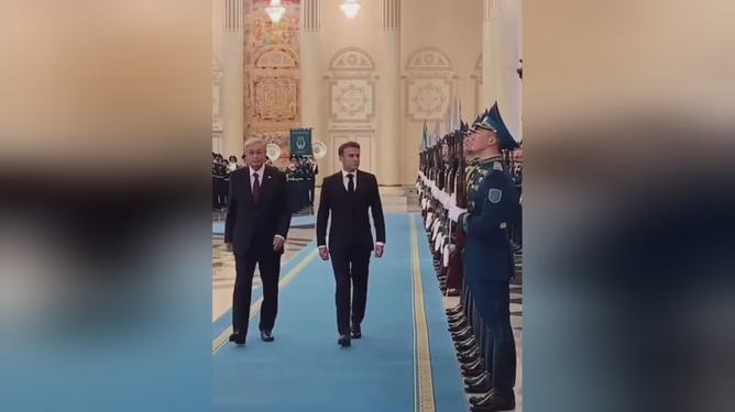 马克龙检阅中国三军仪仗队图片，跨越国界的友谊与荣耀时刻，马克龙检阅中国三军仪仗队，跨越国界的友谊与荣耀瞬间