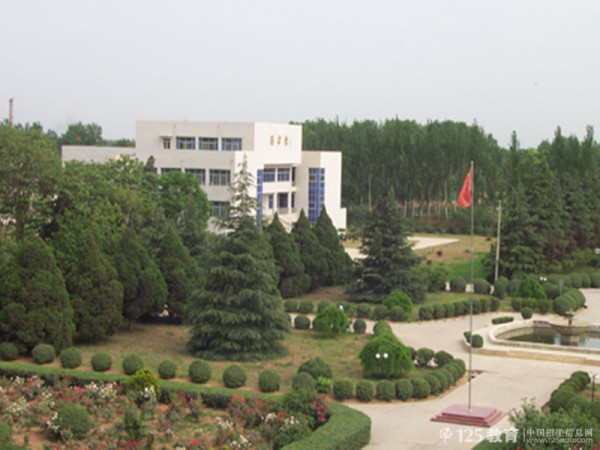中国人民解放军空军西安飞行学院，培养精英飞行员的摇篮，中国人民解放军空军西安飞行学院，精英飞行员摇篮之地