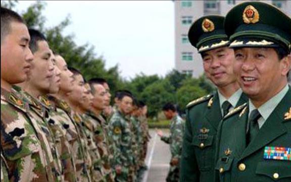 独臂将军丁晓兵与儿媳，坚韧不拔的人生与家庭的温暖力量，独臂将军丁晓兵与儿媳，坚韧人生与家庭力量的温暖故事