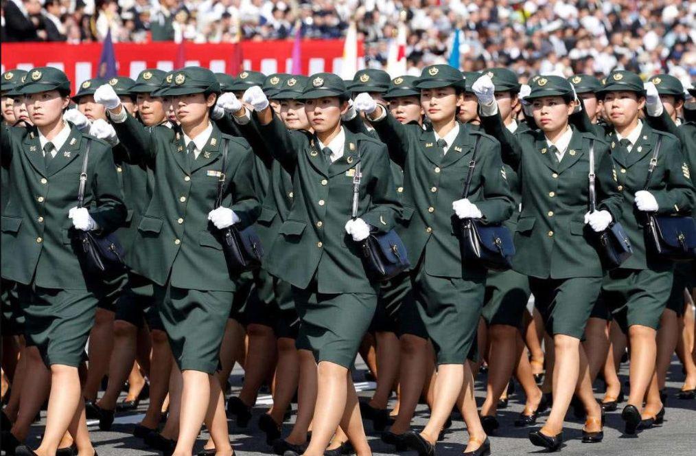 阅兵式女兵平均身高是多少？揭秘中国女兵身高标准与风采，揭秘阅兵式女兵身高标准与风采，平均身高究竟是多少？