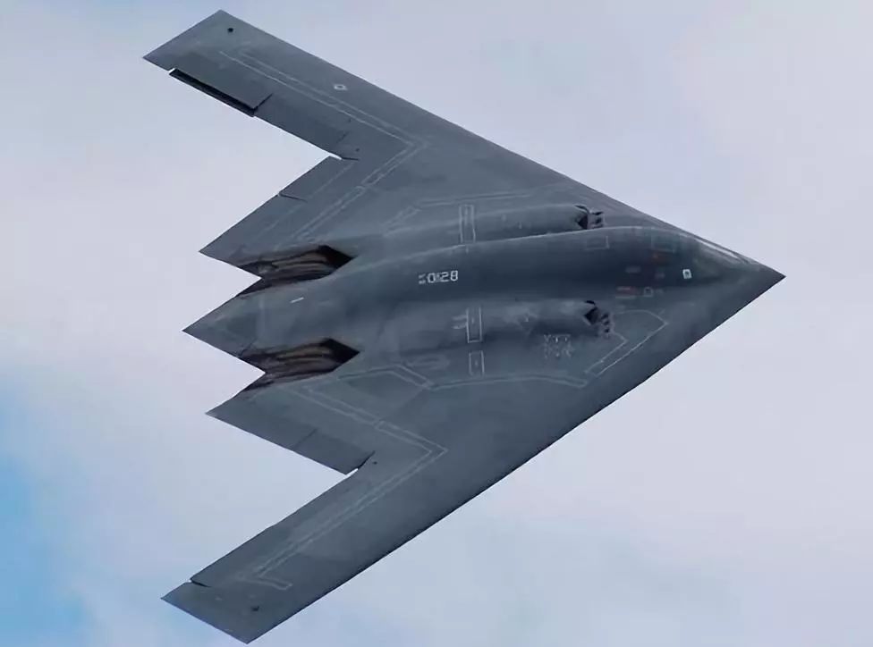 探索B-2轰炸机壁纸的世界，历史、设计与影响，B-2轰炸机壁纸背后的历史、设计与影响力探索