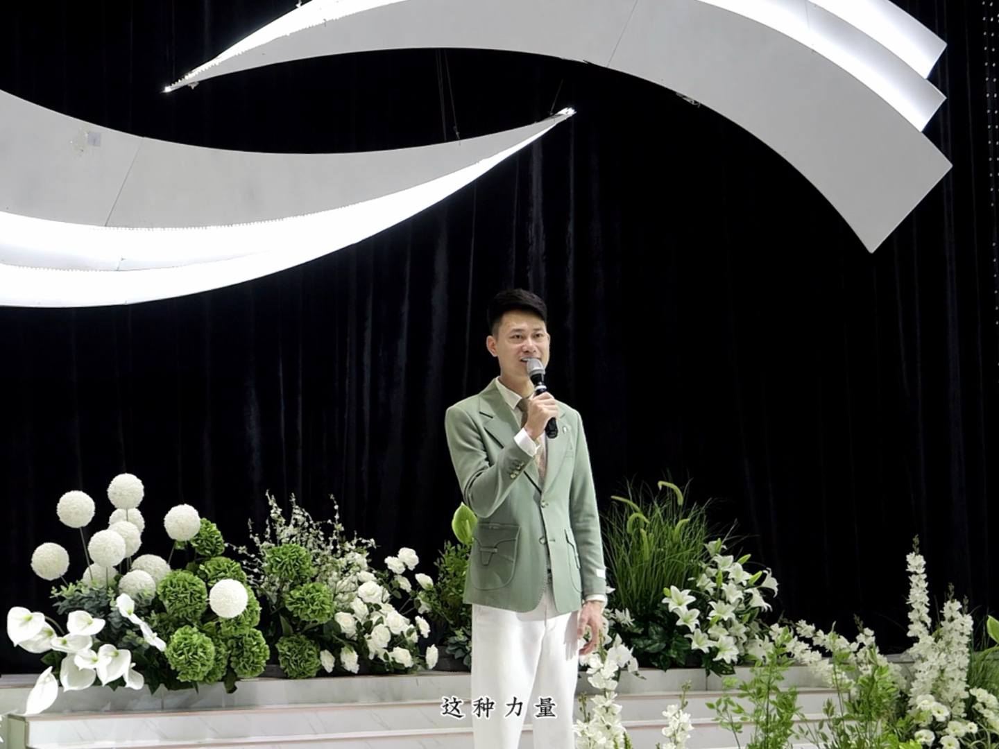 主持人任子明的魅力与才华，一位闪耀在舞台上的璀璨明星，主持人任子明，舞台上的璀璨明星魅力与才华闪耀光芒