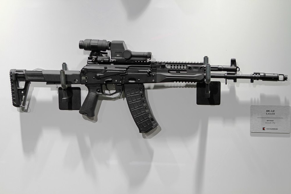 AK-102突击步枪，性能与特点详解，AK-102突击步枪性能与特点全面解析