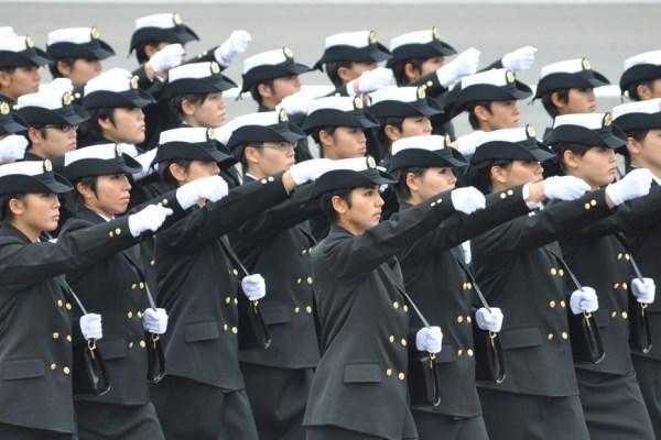 中国人民解放军仪仗队女兵是否住在大院里？解读与探讨，中国人民解放军仪仗队女兵的居住情况，大院内的解读与探讨