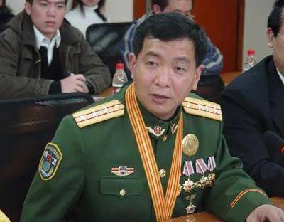 独臂英雄丁晓兵战场照片，英勇事迹与不朽精神，独臂英雄丁晓兵，战场英勇事迹与不朽精神纪实
