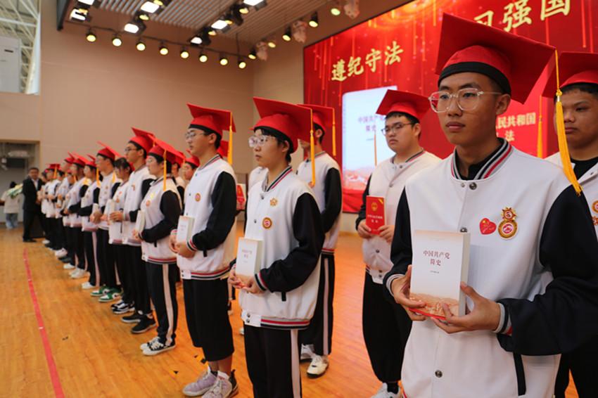 简短新闻，全球科技巨头发布新产品，引领未来科技潮流，全球科技巨头发布创新产品，引领未来科技趋势