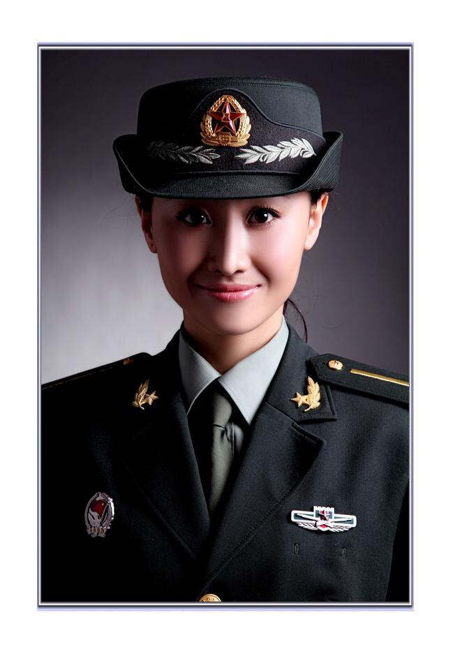 中国女兵最漂亮的照片大全，展现飒爽英姿与美丽风采，中国女兵风采照，飒爽英姿与美丽风采大全集
