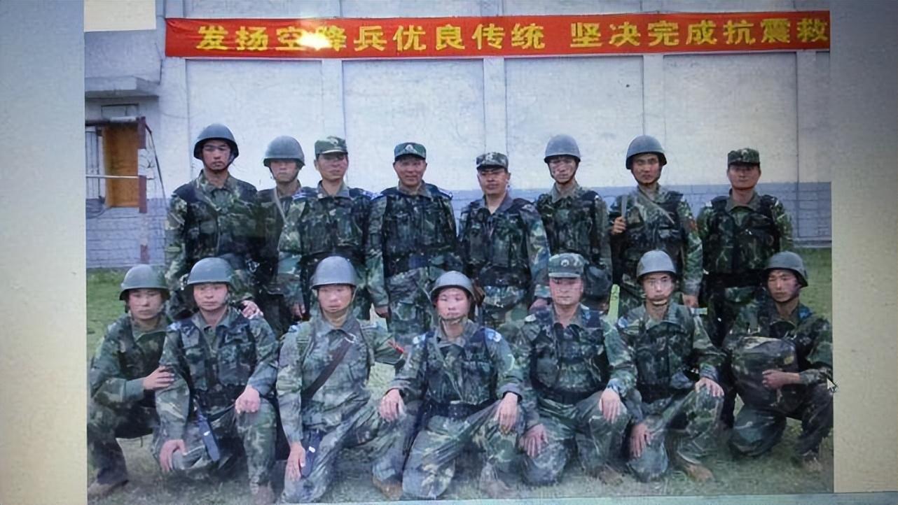 揭秘空降兵第15军军长，英勇无畏的领导者，揭秘英勇无畏的领导者，空降兵第15军军长人物揭秘