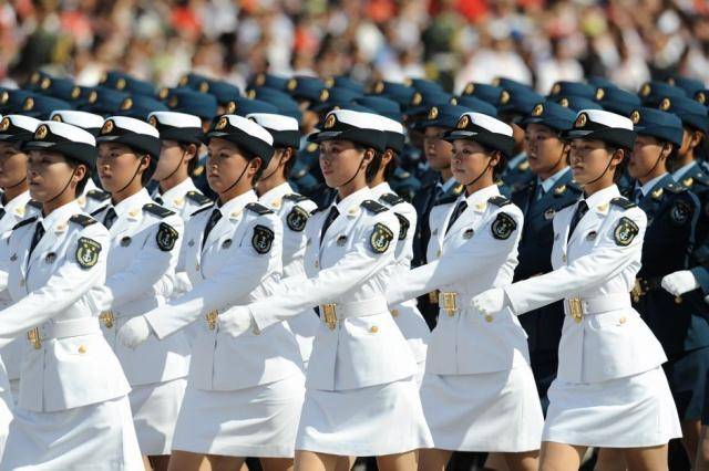 学校女兵的生活与挑战，探索女性士兵的成长之路，学校女兵的成长与挑战，探索女性士兵的生活与奋斗之路