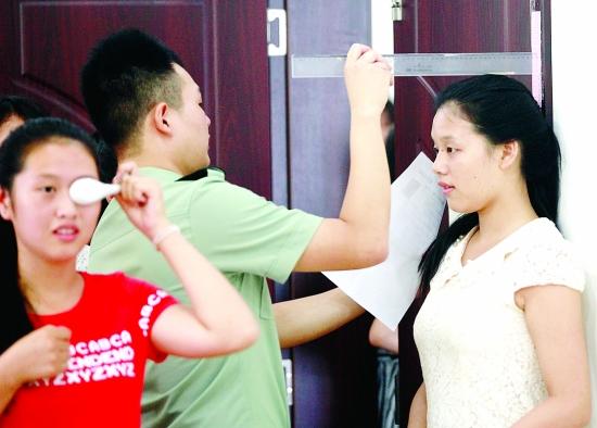 中国人民解放军仪仗队女兵身高揭秘，中国人民解放军仪仗队女兵身高揭秘，神秘身高标准背后的故事