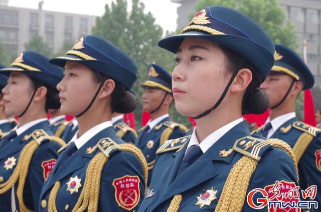 解放军女兵队列训练的独特之处及其重要性，解放军女兵队列训练的独特之处与重要性解析
