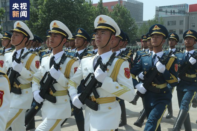 中国参加俄国阅兵，深化军事合作，共筑和平之桥，中俄深化军事合作，共筑和平之桥——中国参加俄国阅兵纪实