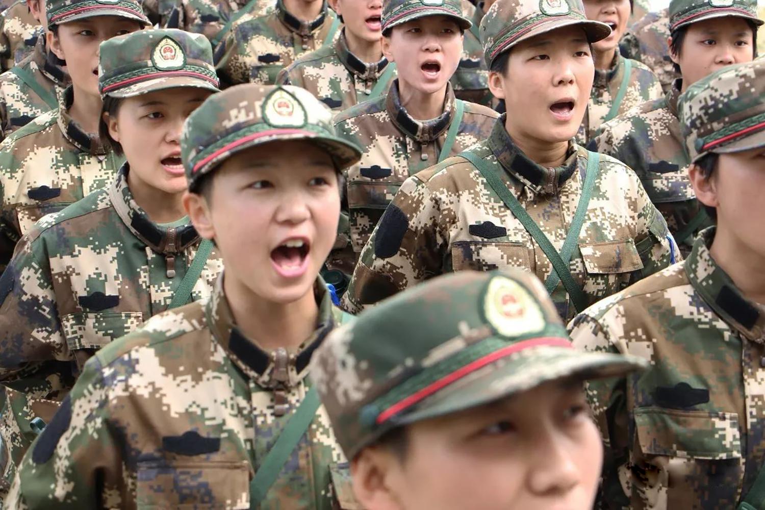 中国女兵照片全集，展现飒爽英姿的她们，中国女兵飒爽英姿全记录，照片集锦