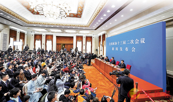 台岛民意调查显示，七成民众支持两岸谈判，共谋和平发展，七成台岛民众支持两岸谈判，呼吁和平发展共同愿景