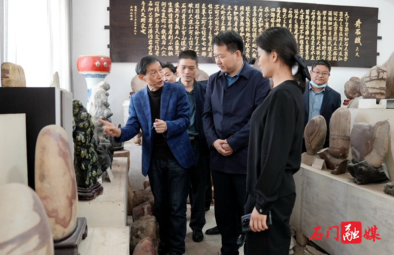 丁克刚，一位引领时代的先锋人物，丁克刚，时代先锋的领导力风采