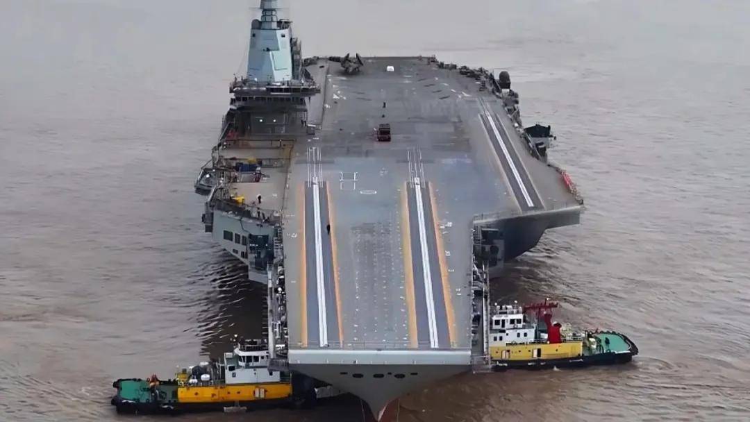 揭秘中国海军新利器，004航母视频震撼登场，揭秘中国海军新利器，震撼登场！揭秘全新航母视频——中国海军新航母004震撼亮相