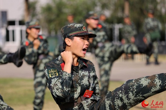 中国武警女兵单人图片，展现力量与荣耀，中国武警女兵，力量与荣耀的展现
