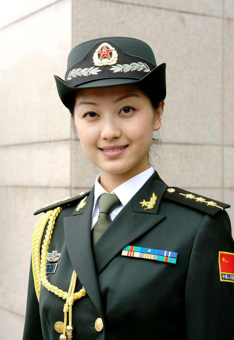 中国女兵最漂亮的照片图片，展现飒爽英姿与美丽并存的风采，中国女兵风采，飒爽英姿与美丽并存的照片图片展示