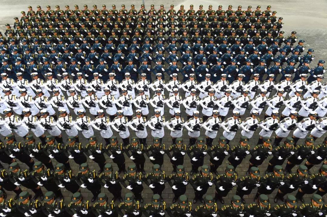阅兵最漂亮的中国女兵图片——展现巾帼英雄风采，阅兵式上的中国最美女兵图片——巾帼英雄风采闪耀