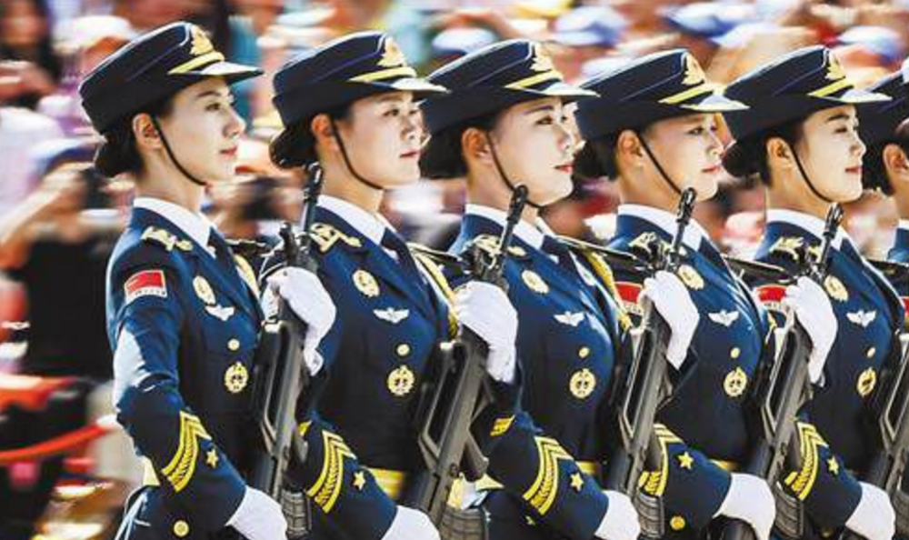 美国阅兵女兵仪仗队，荣耀与力量的展现，美国阅兵女兵仪仗队，荣耀与力量的璀璨瞬间