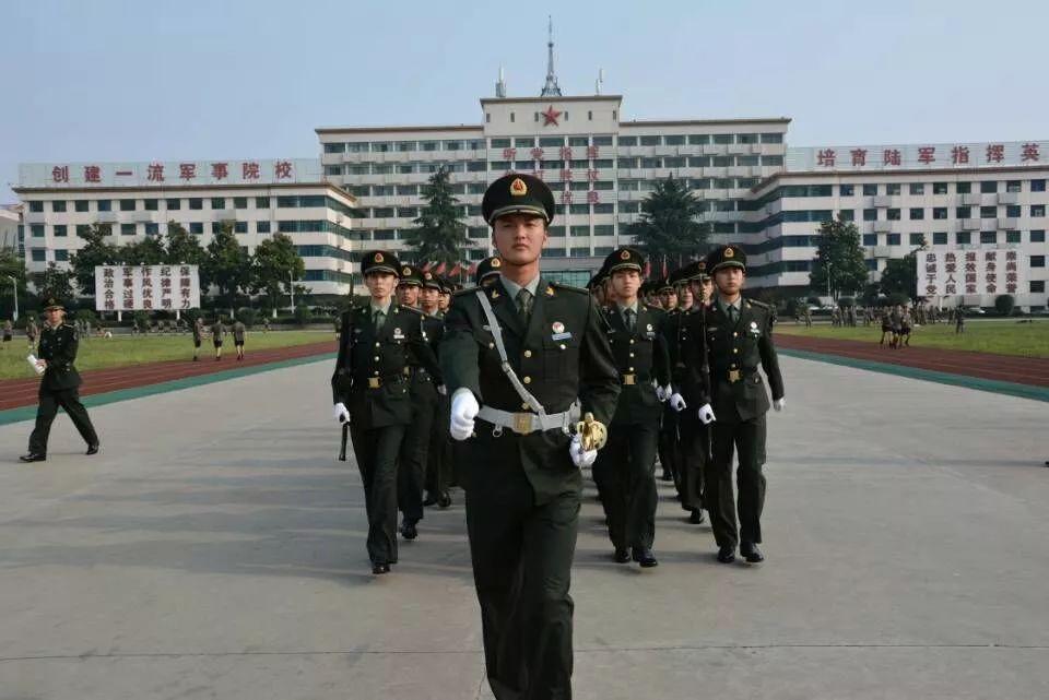 三军仪仗队国旗手，荣耀与责任并存，三军仪仗队国旗手，荣耀与责任的并重