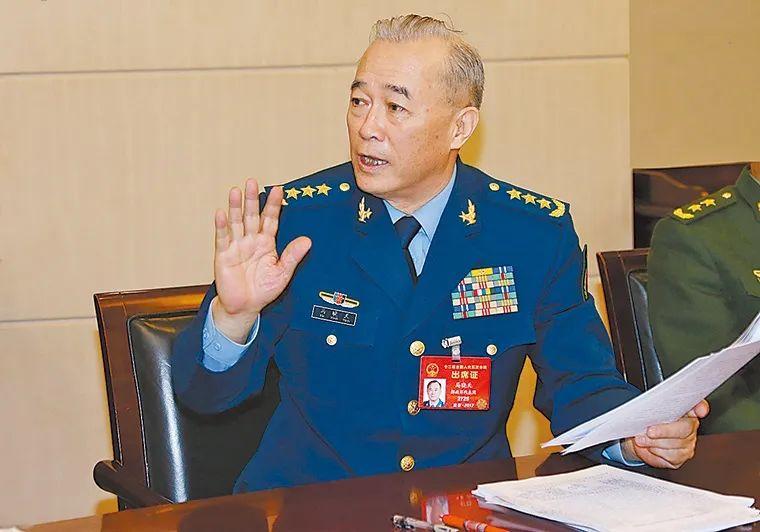 集团军长和战区司令谁大，职责、权力与地位的全面解析，集团军长与战区司令的职责、权力与地位全面对比解析，谁更大？