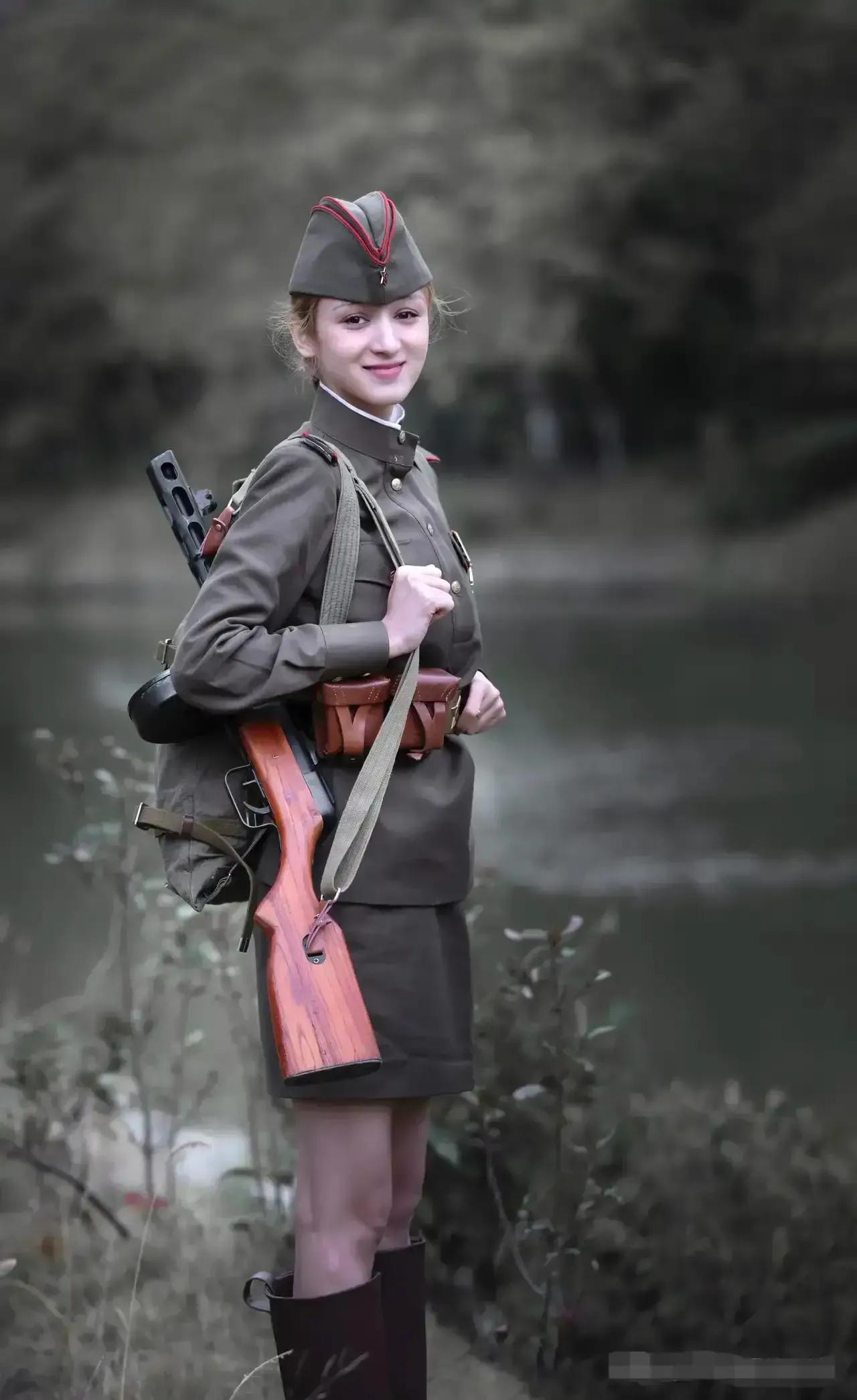 中国女兵图片大全，高清壁纸展现飒爽英姿，中国女兵高清壁纸，飒爽英姿的图片大全