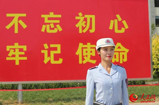 民兵领队赵冰清，一位引领时代的杰出人物，民兵领队赵冰清，时代引领者的杰出风采
