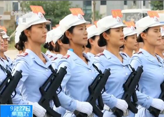 阅兵女民兵图片，展现力量与荣耀的瞬间，阅兵女民兵风采，力量与荣耀的展现瞬间