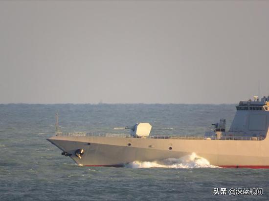 泉州舰055大驱，中国海军的新锐力量，中国海军新锐力量，泉州舰055大驱亮相