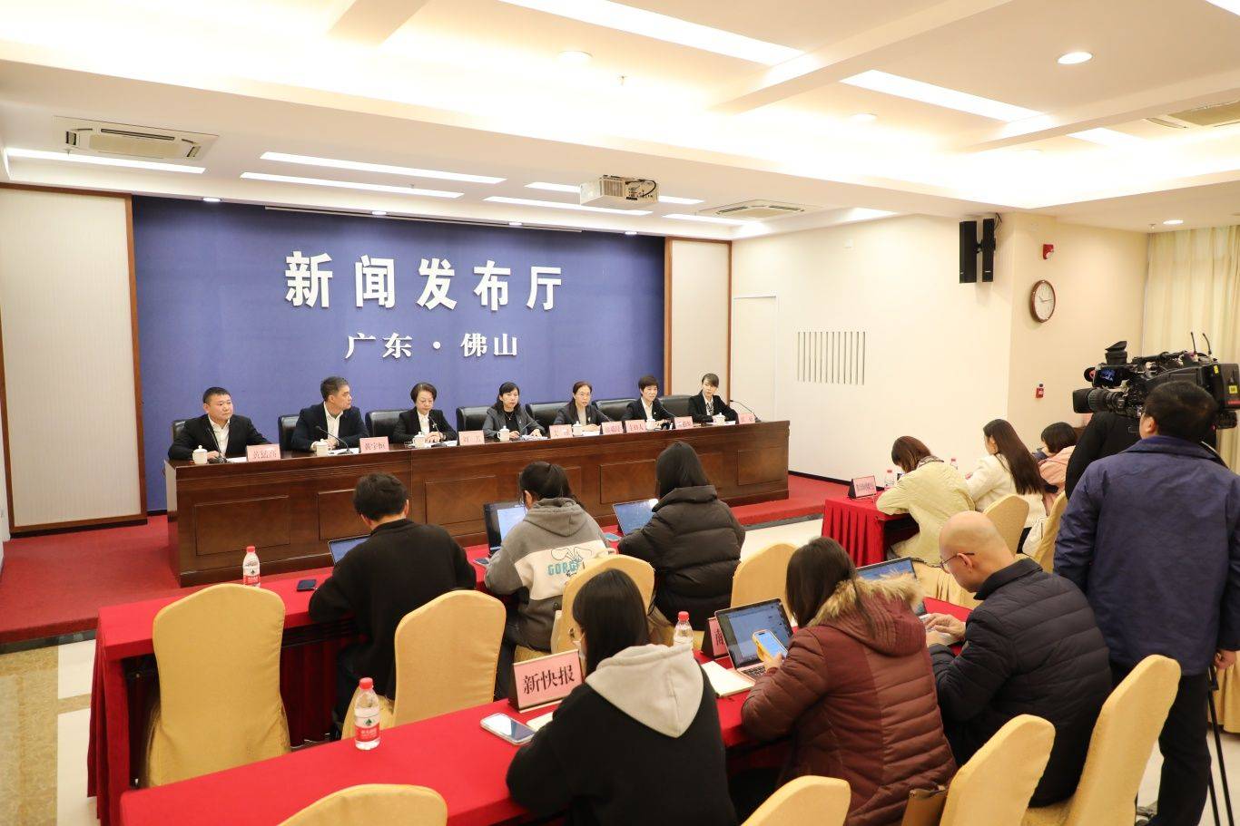 新闻发布会盘点，揭示最新动态与行业趋势，新闻发布会回顾，最新动态与行业趋势揭秘