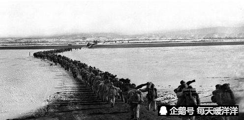 中国人民志愿军跨过鸭绿江