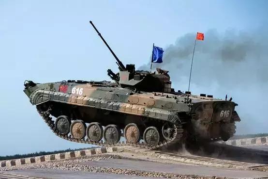 中国86A式履带式步兵战车，性能与特点解析，中国86A式履带式步兵战车性能与特点深度解析