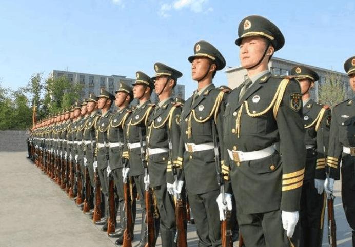 阅兵仪式上走在前面的军衔解析，阅兵仪式上走在前面的军衔详解