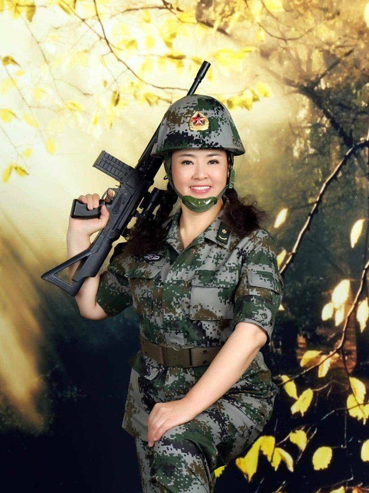 中国女兵的军旅精神，坚韧、勇敢、忠诚的典范，中国女兵，坚韧、勇敢、忠诚的军旅精神典范