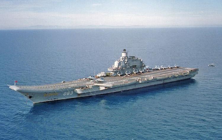 航空母舰，简称航母，一种强大的海上霸主，航空母舰，海上霸主的力量展现