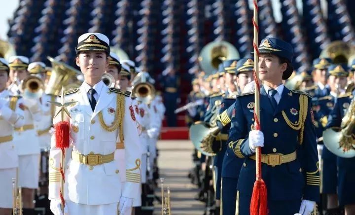 中国女兵仪仗队在白俄罗斯阅兵，展现国威与军威，中国女兵仪仗队白俄罗斯阅兵，彰显国威军威